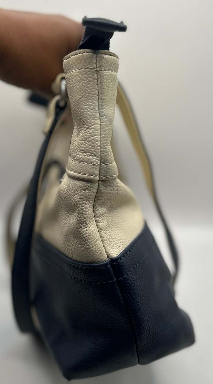 Stone & Co. Donna Colorblock Leather Tote Bag Navy and Cream - Picture 3 of 6